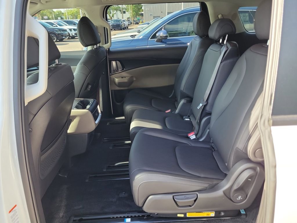 New 2026 White Kia LXS image 15