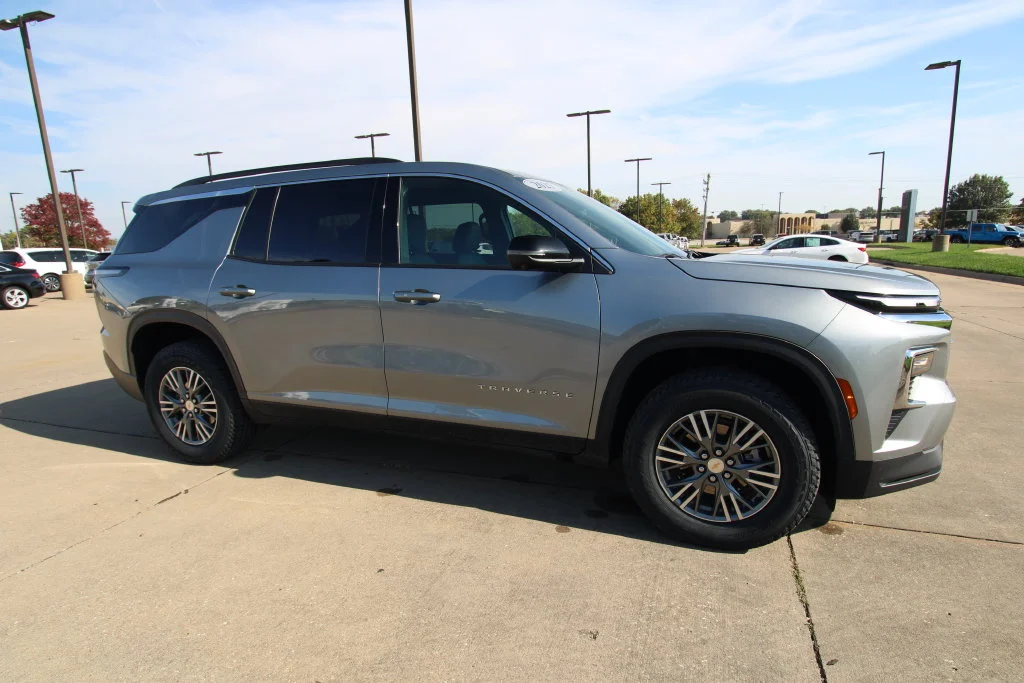 Used 2025 Gray Chevrolet LT image 3