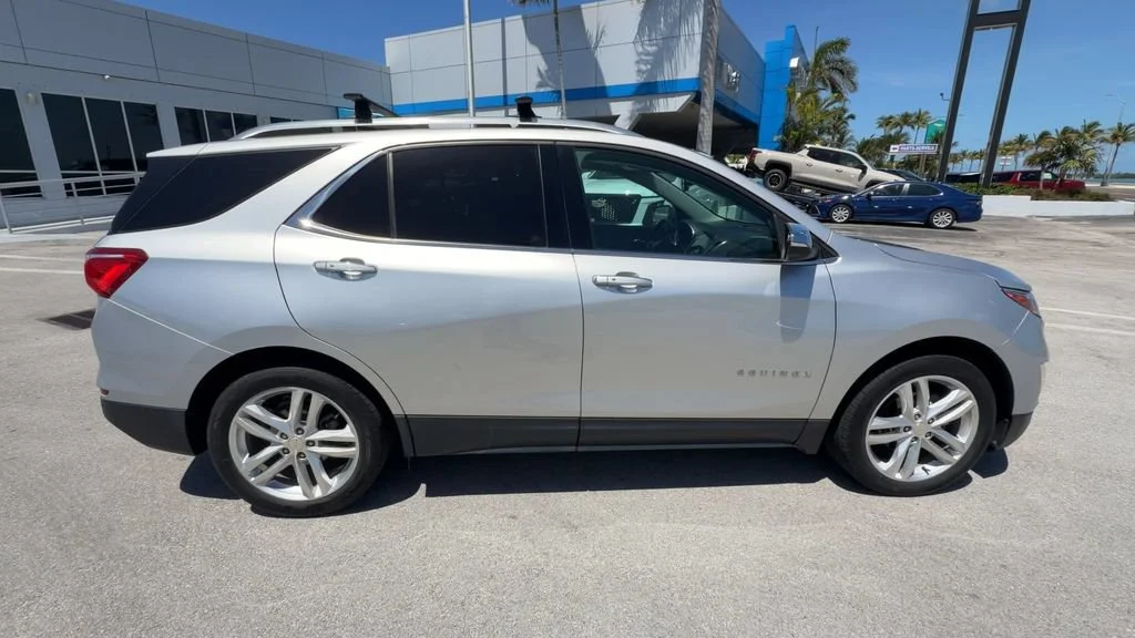 Used 2018 SILVER ICE METALLIC Chevrolet Premier image 9