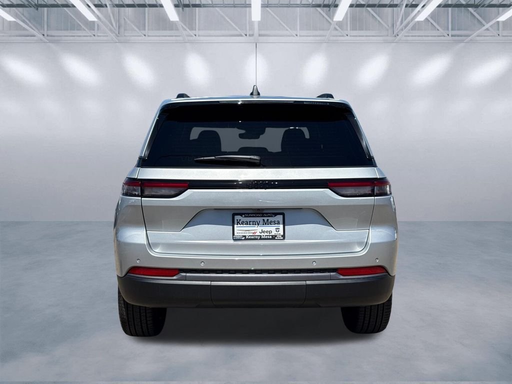 New 2026 Silver Zynith Exterior Paint Jeep Limited image 5
