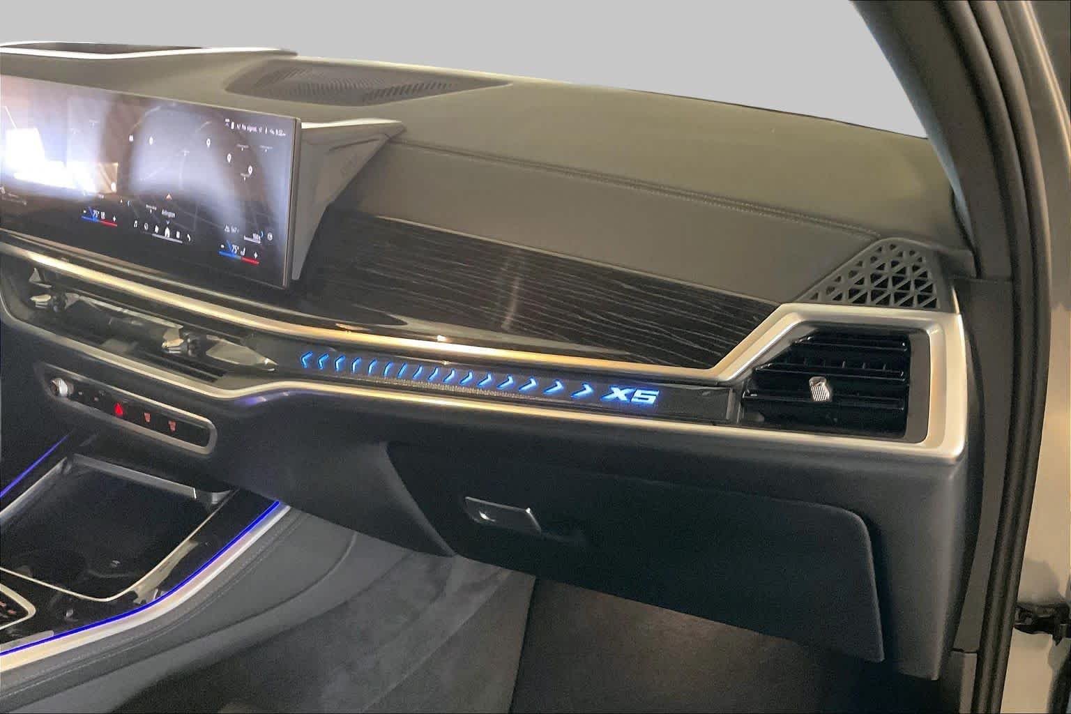 Used 2025 Skyscraper Grey Metallic BMW xDrive50e image 17