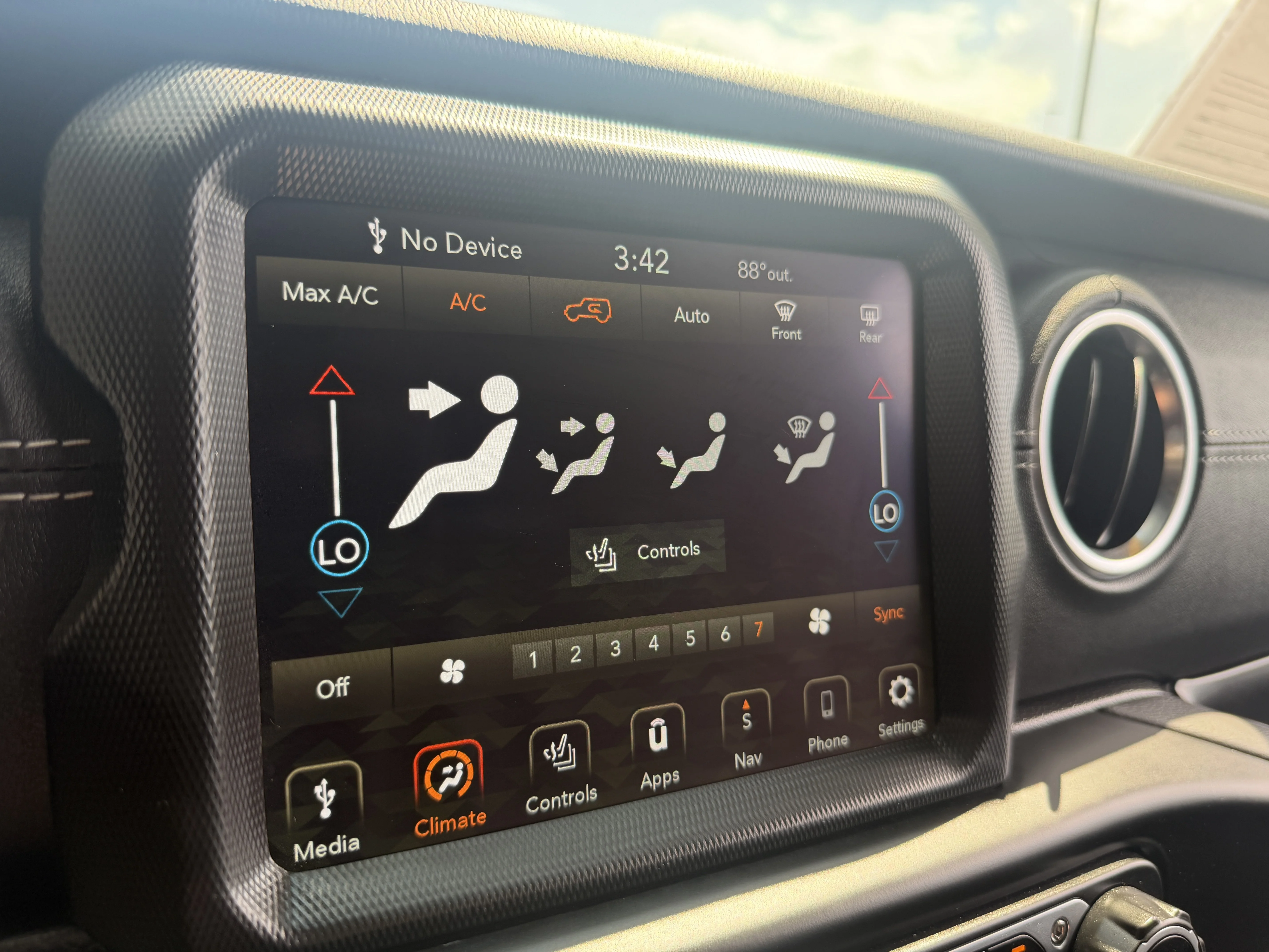 Used 2022 Silver Zynith Clearcoat Jeep Unlimited Sahara image 47