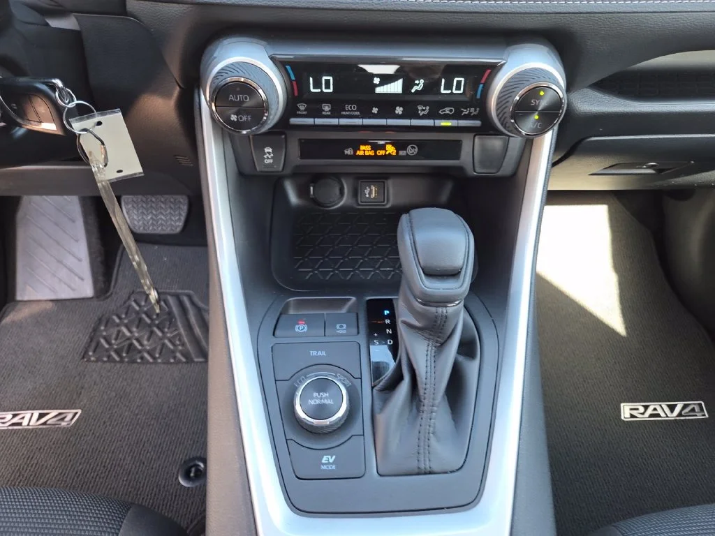 Used 2025 White Toyota LE image 28