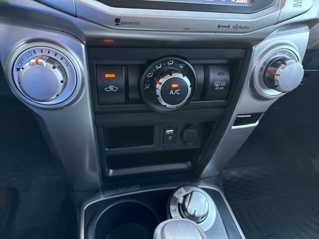 Used 2016 Classic Silver Metallic Toyota SR5 4X4 image 37