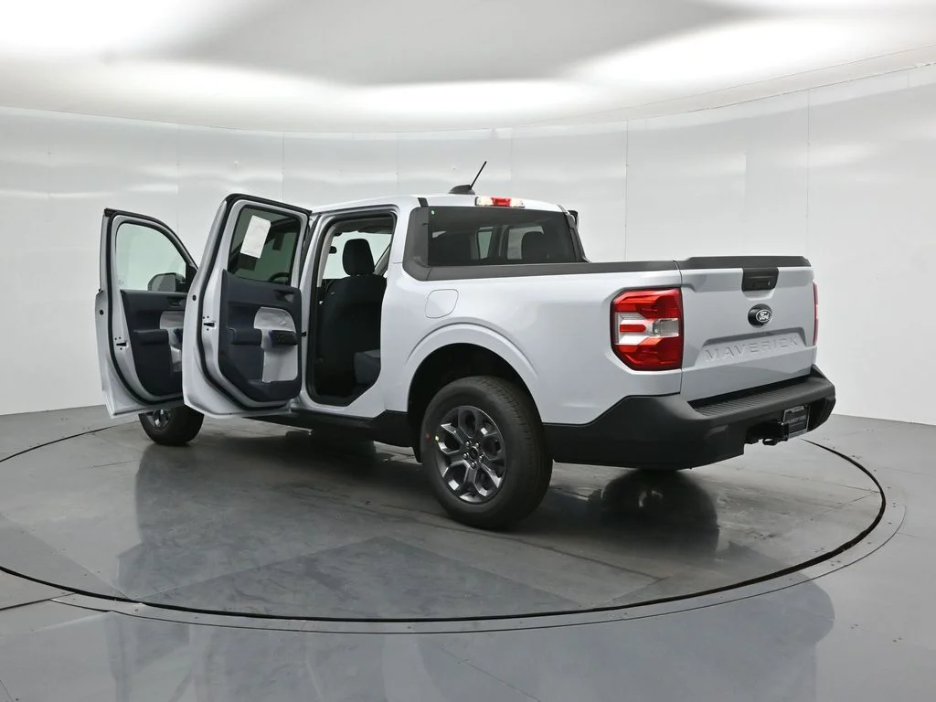 New 2026 Space White Metallic Ford XLT image 27