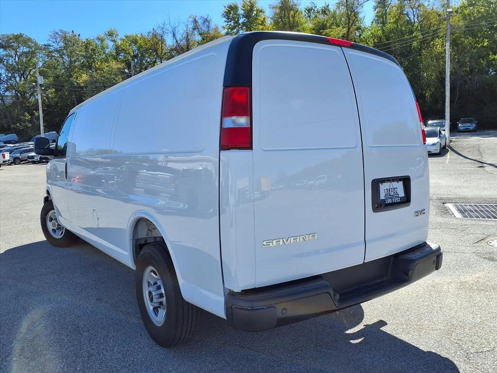 New 2025 Summit White GMC Work Van image 24