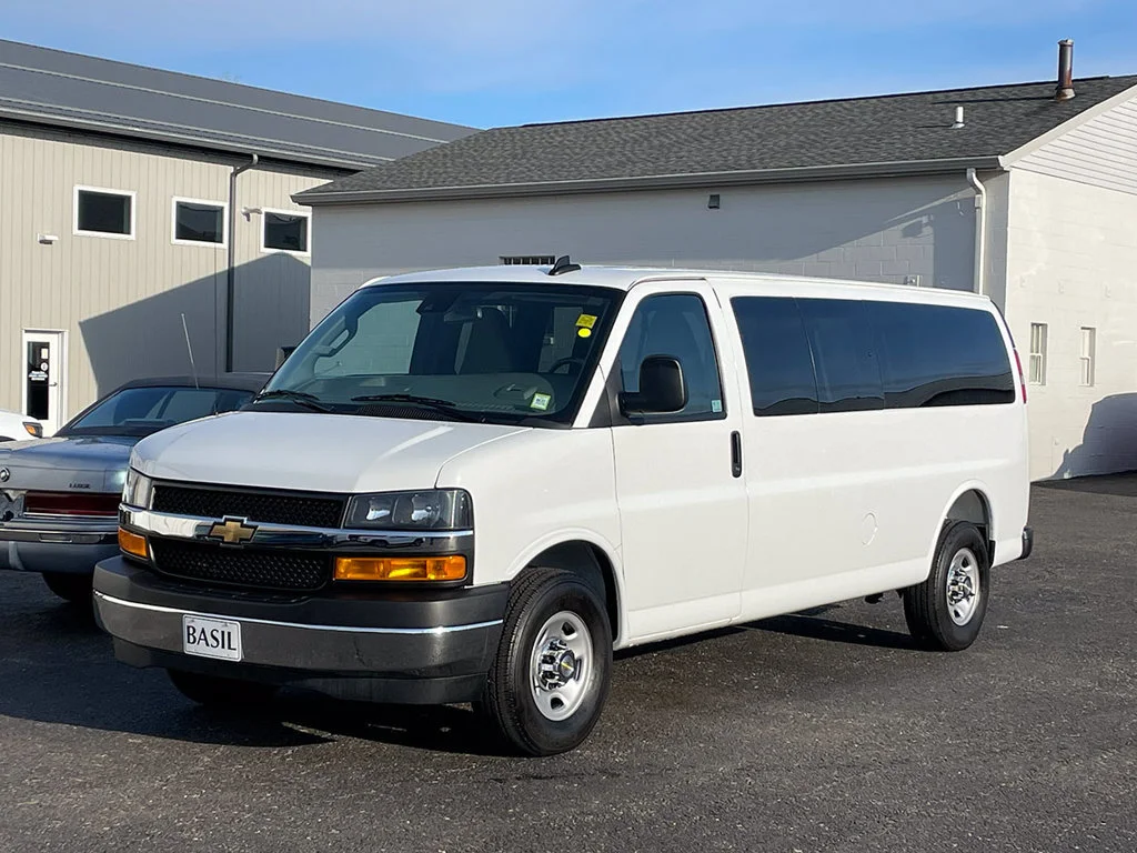 Used 2025 Summit White Chevrolet 1LT image 4