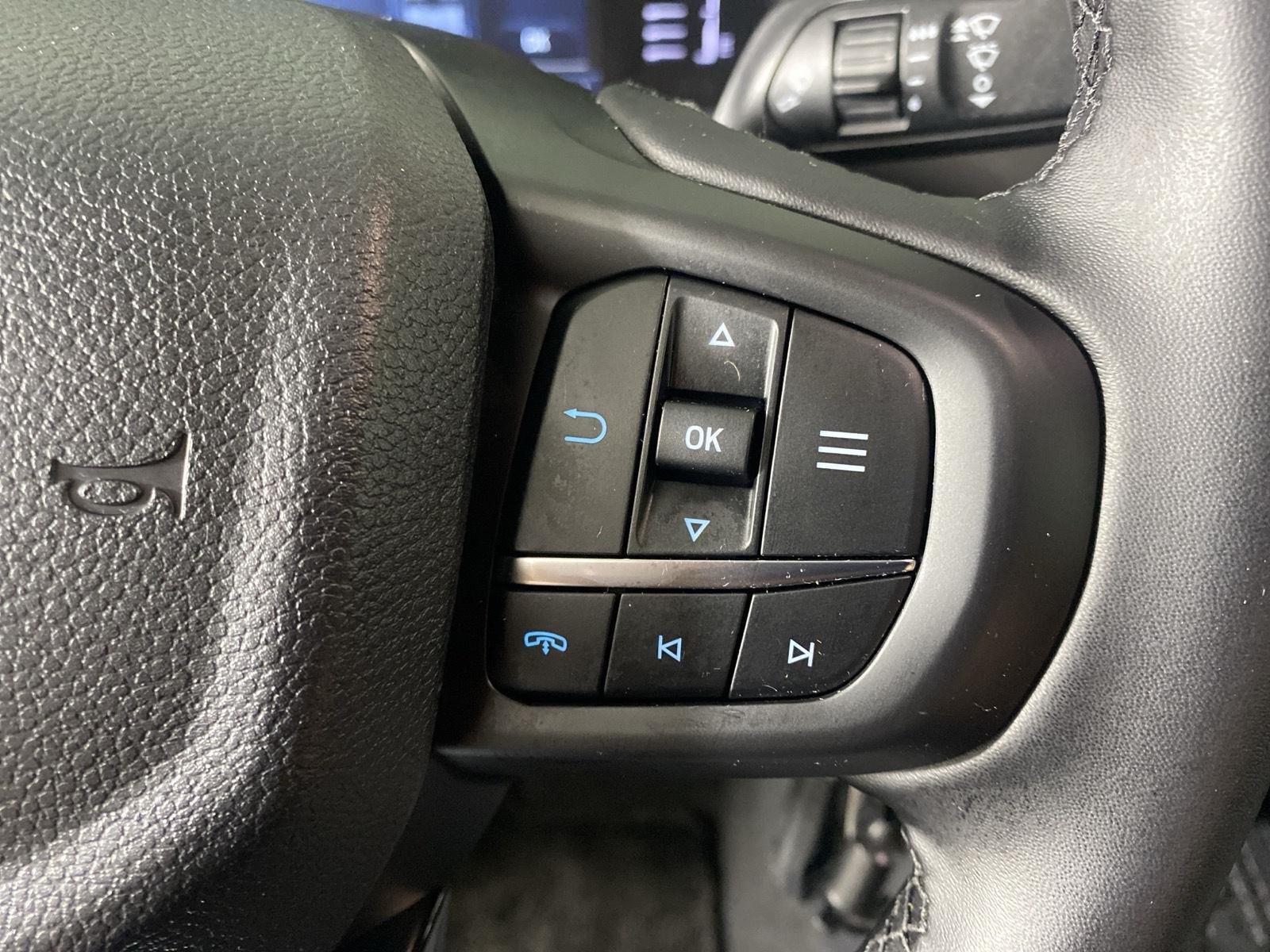 Used 2025 Oxford White Ford XLT image 18