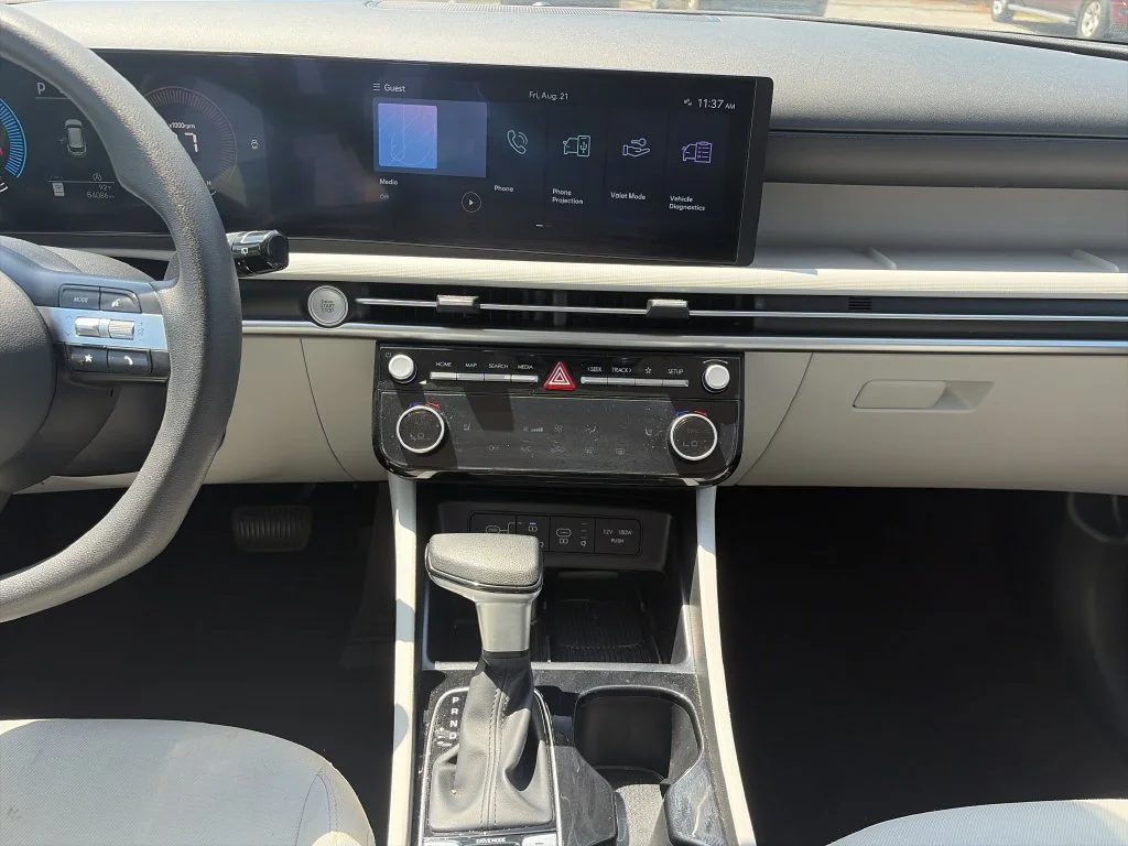 Used 2025 White Hyundai SEL image 15