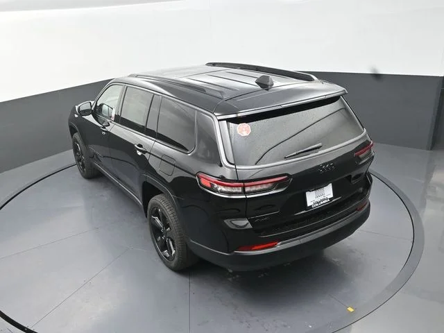 New 2026 Diamond Black Crystal Pearlcoat Jeep Limited image 15