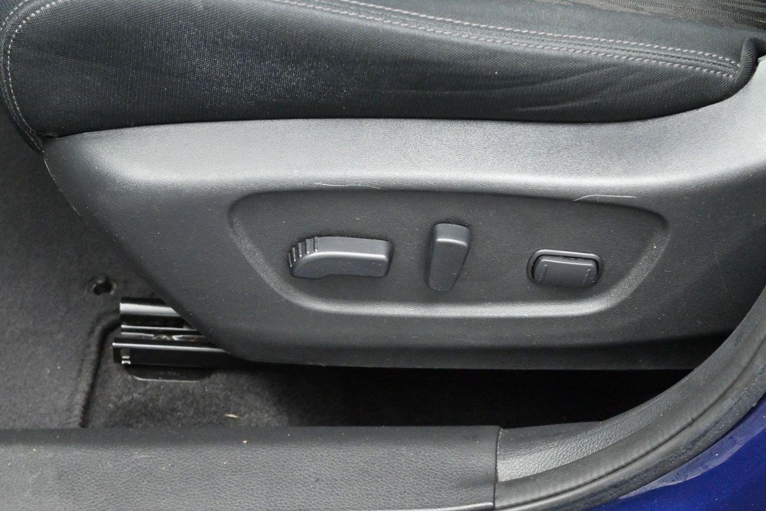 Used 2018 Caspian Blue Nissan SV image 15
