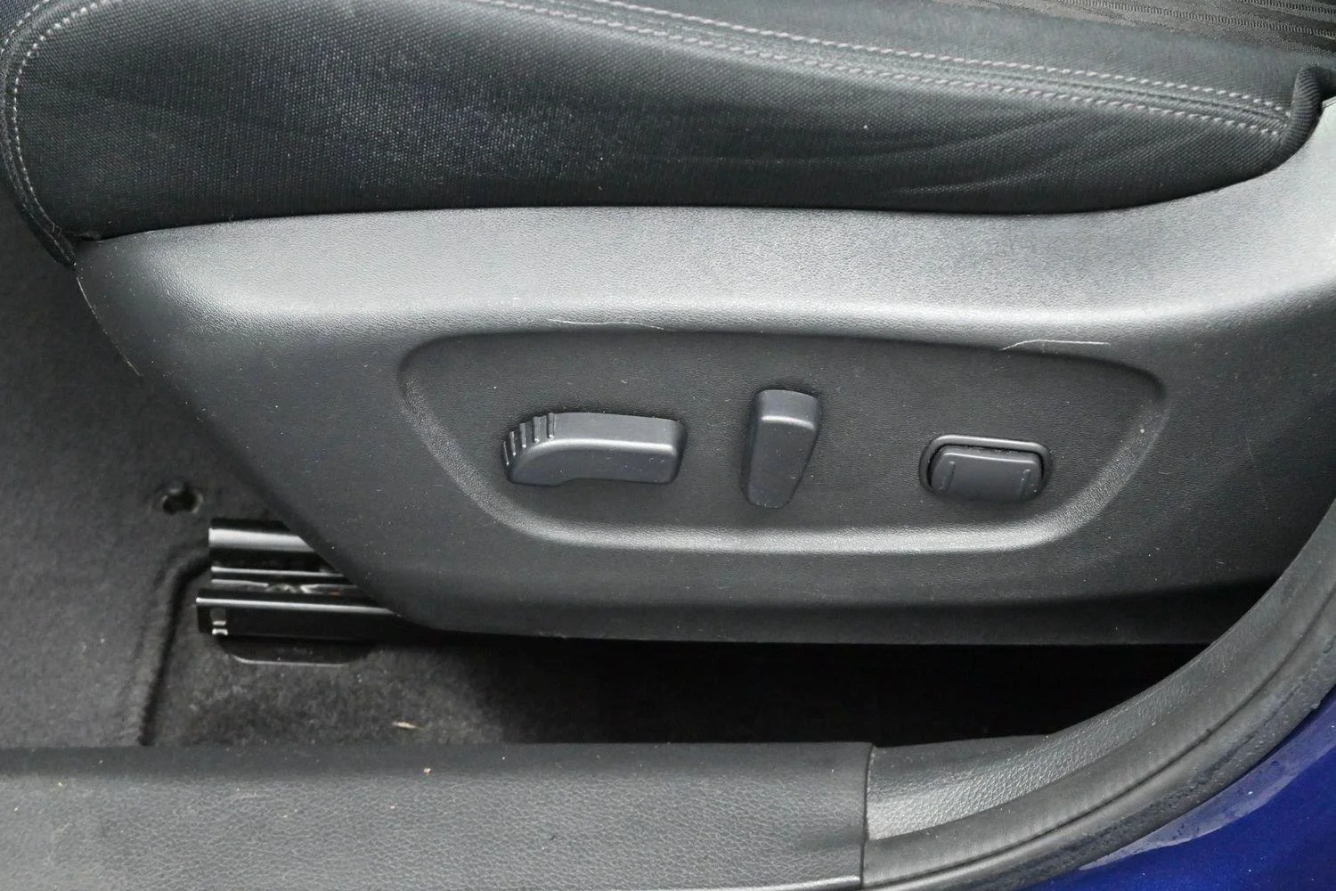 Used 2018 Caspian Blue Nissan SV image 15