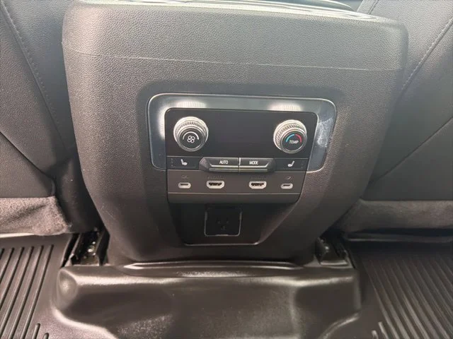 Used 2024 Onyx Black GMC AT4 image 22