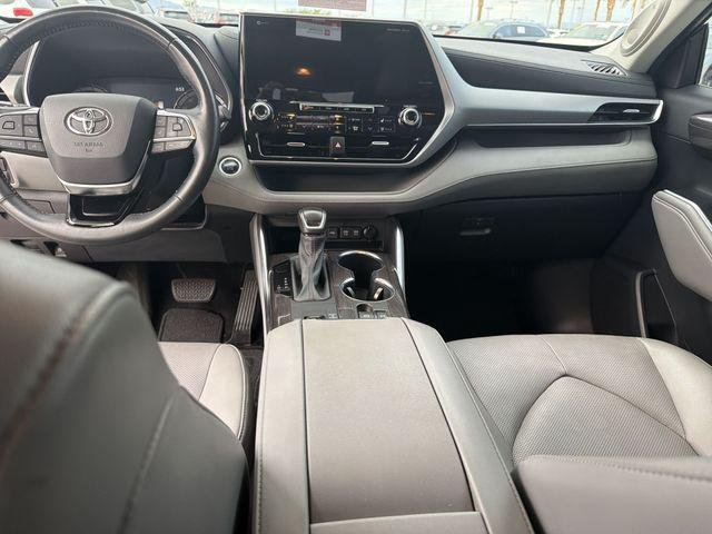 Certified Used 2021 MAGNETIC GRAY MET. Toyota  image 14