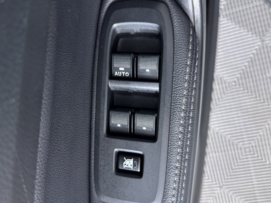 Used 2022 Cactus Gray Ford LARIAT image 23