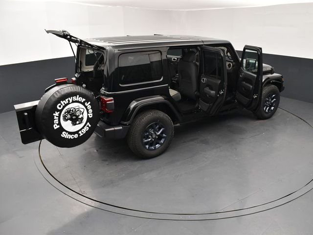 New 2026 Black Clear-Coat Exterior Paint Jeep 85th Anniversary Edition image 30