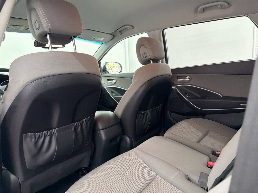 Used 2016 White Hyundai SE image 22