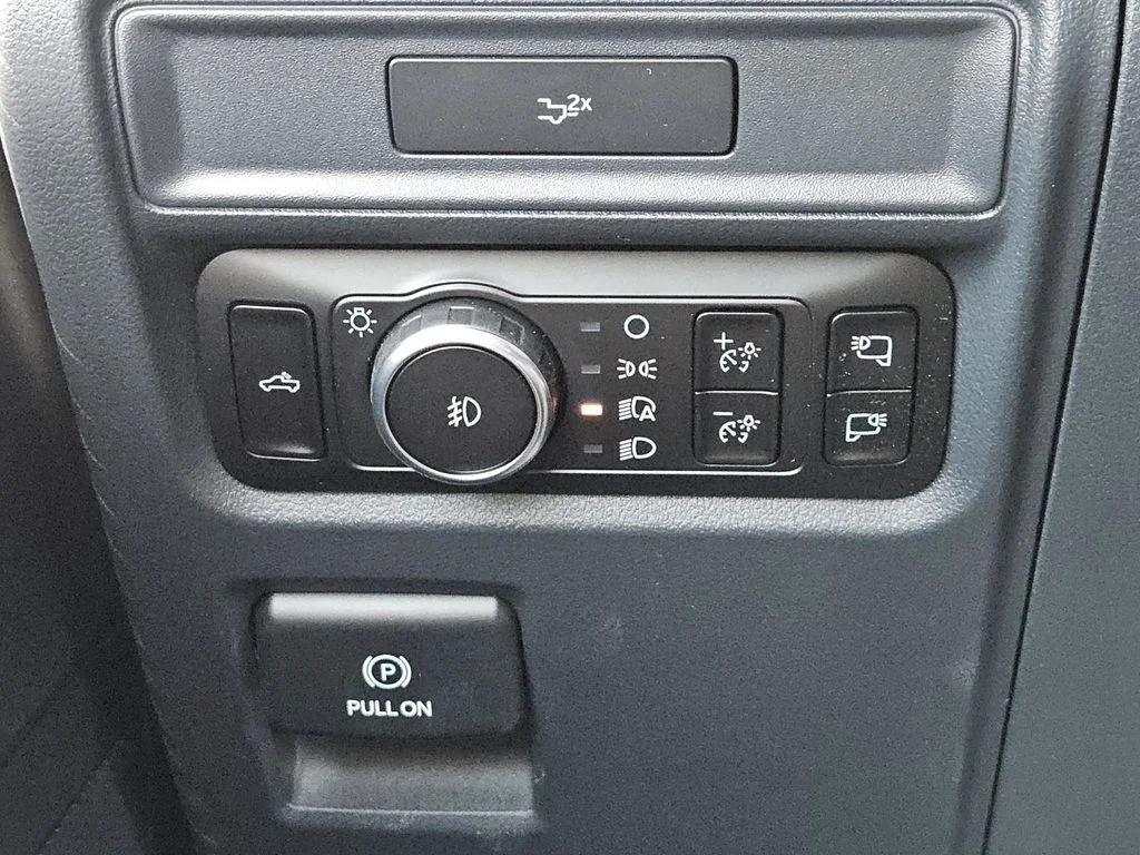 New 2026 Carbonized Gray Metallic Ford XLT image 24
