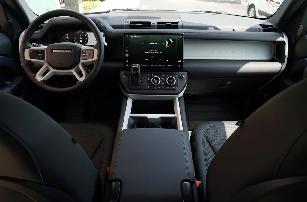 New 2026 Tasman Blue Land Rover X-Dynamic SE image 9