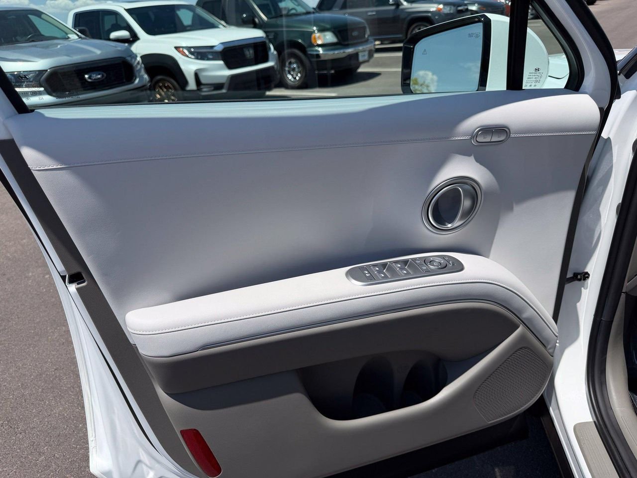 New 2026 White Hyundai SEL Premium image 33