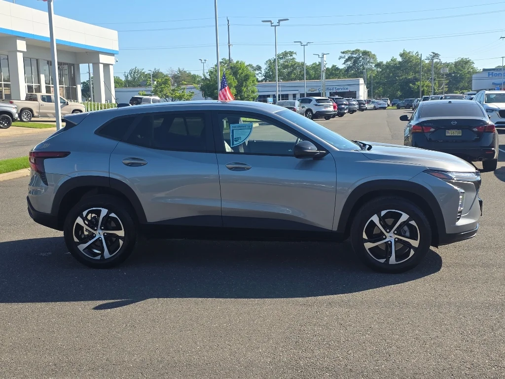 Used 2024 Sterling Gray Metallic Chevrolet 1RS image 18