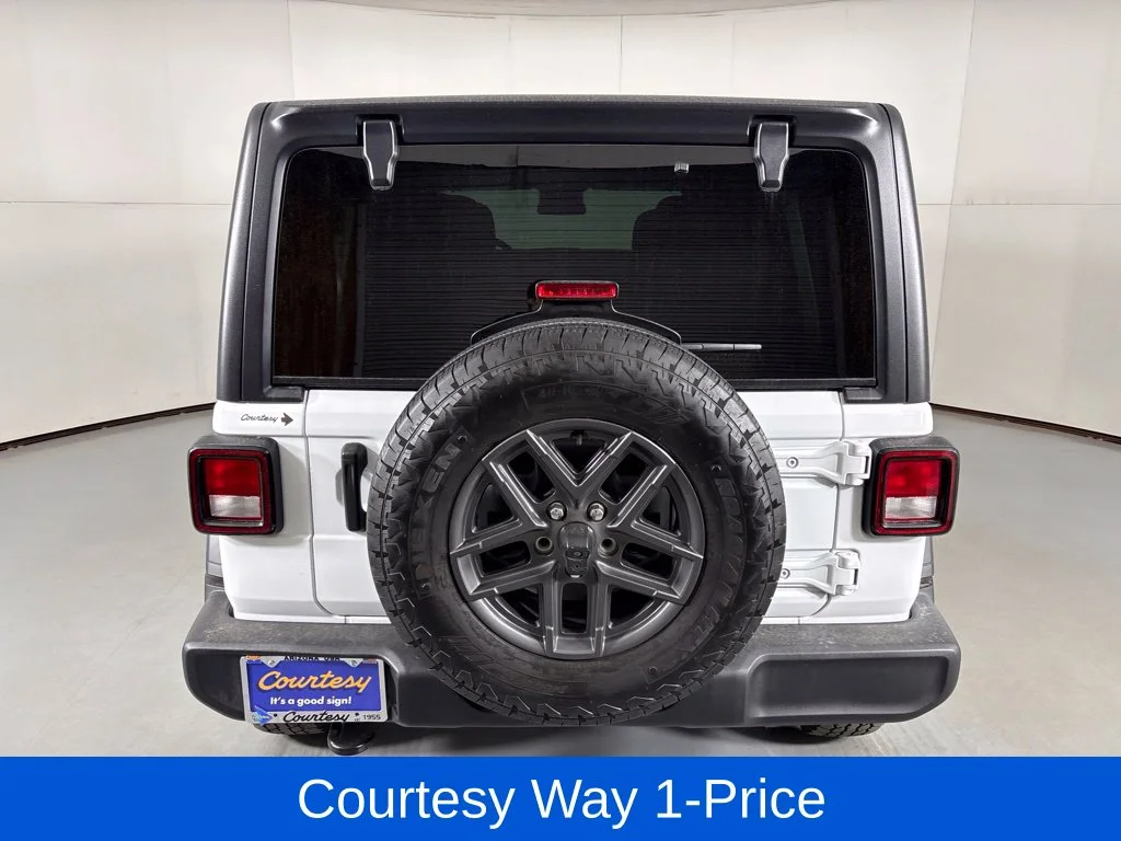 Used 2024 White Jeep Sport S image 9