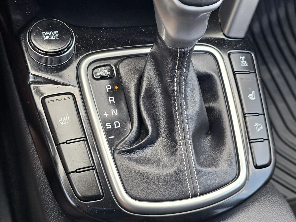 Used 2022 Snow White Pearl Kia SX image 21