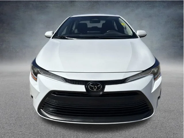 Used 2025 White Toyota LE image 5
