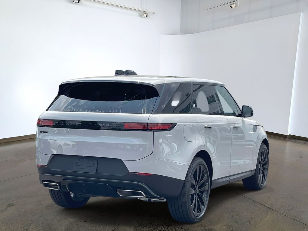 New 2026 Borasco Grey Land Rover SE image 4