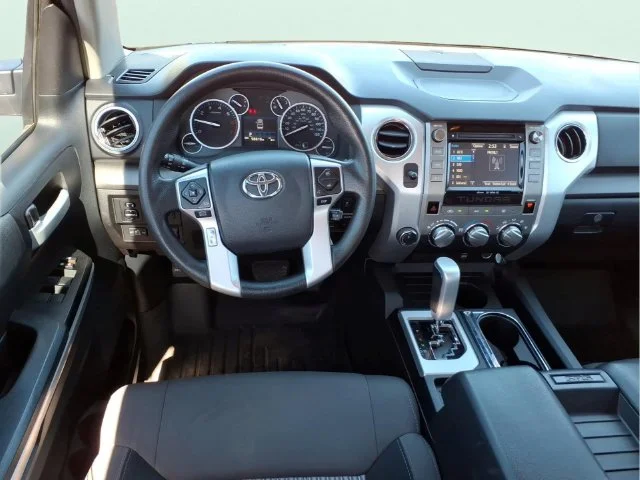 Used 2016 Red Toyota SR5 image 13