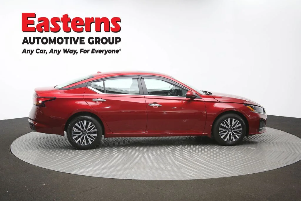 Used 2023 Red Nissan 2.5 SV image 43