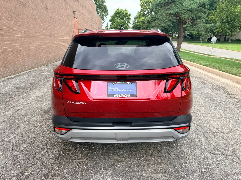 Used 2025 Ultimate Red Hyundai SEL image 4
