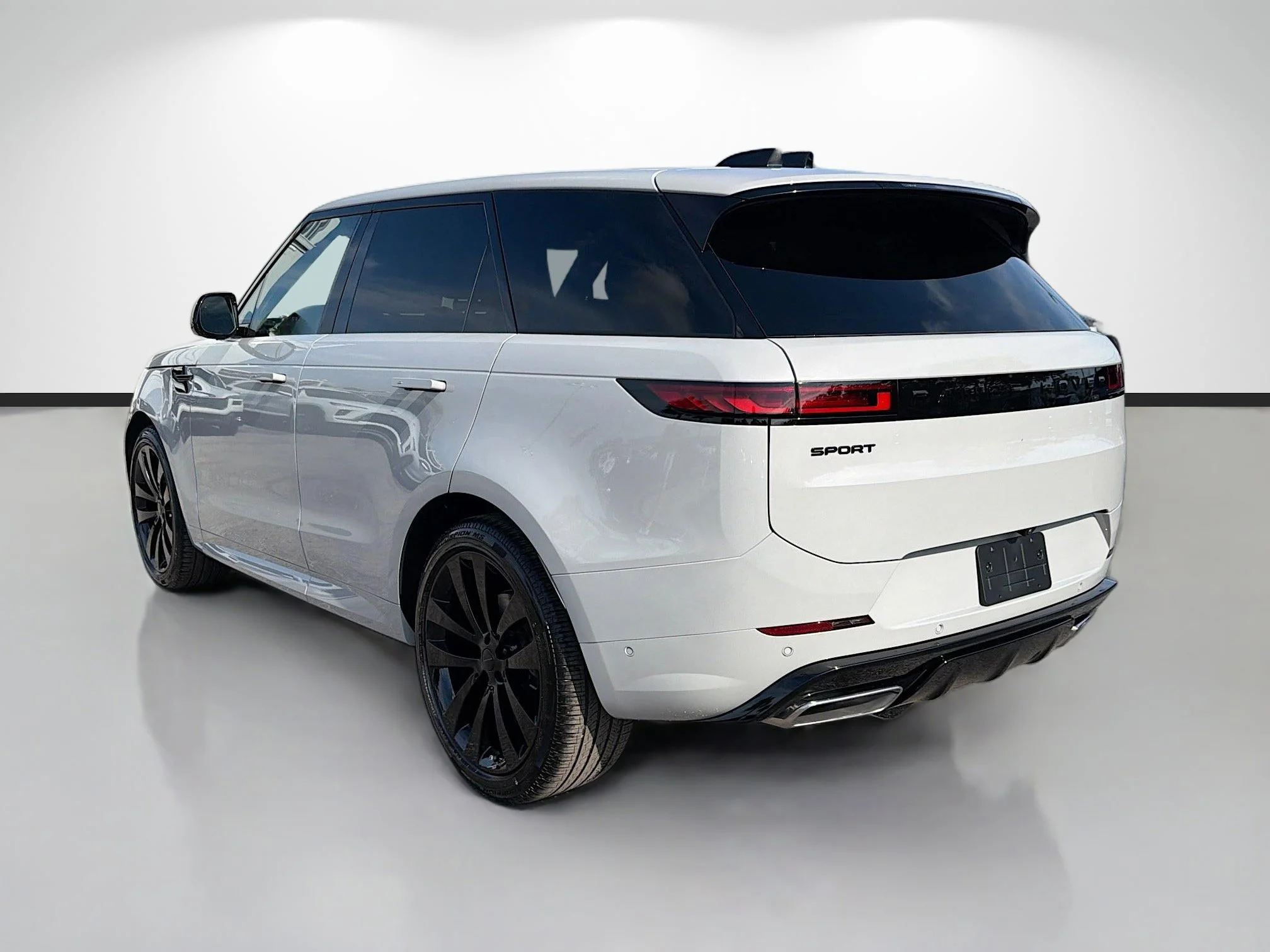 New 2026 Borasco Grey Metallic Land Rover Dynamic SE image 3