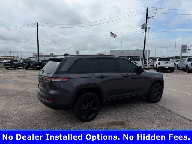 Used 2023 Baltic Gray Metallic Clearcoat Jeep Altitude image 3