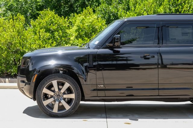 New 2026 Santorini Black Metallic Land Rover V8 image 14