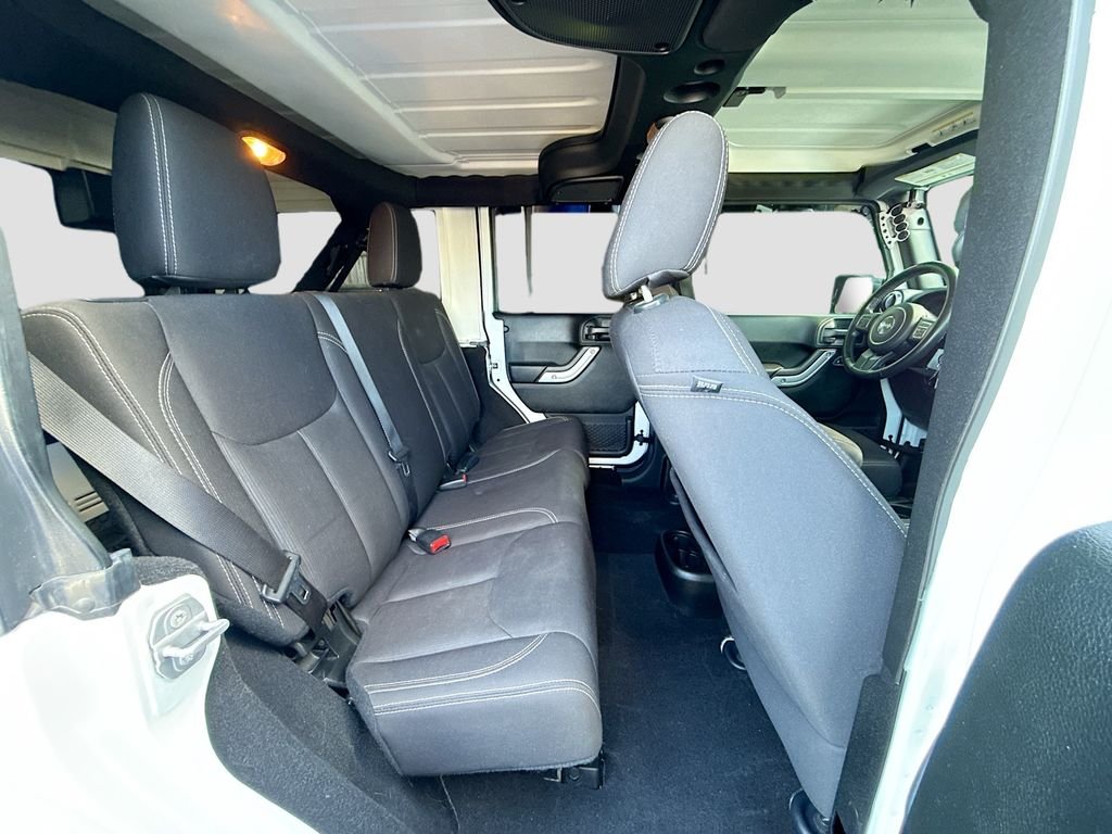 Used 2018 Bright White Clearcoat Jeep Sahara image 22