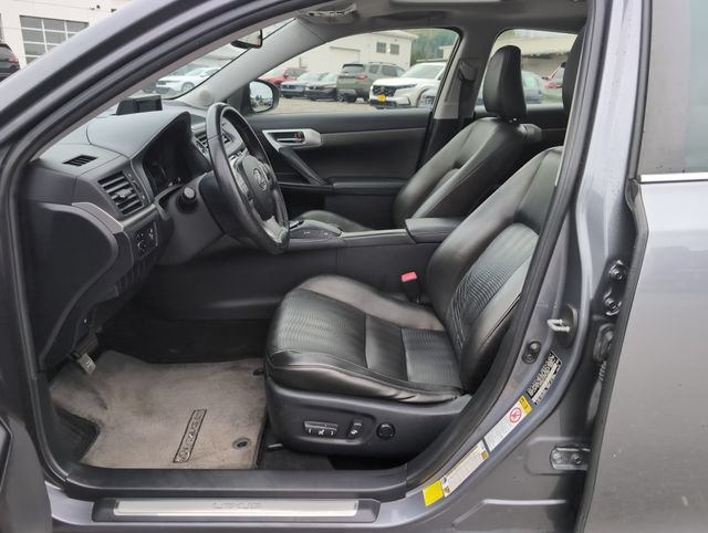 Used 2012 Nebula Gray Pearl Lexus 200h Premium image 16