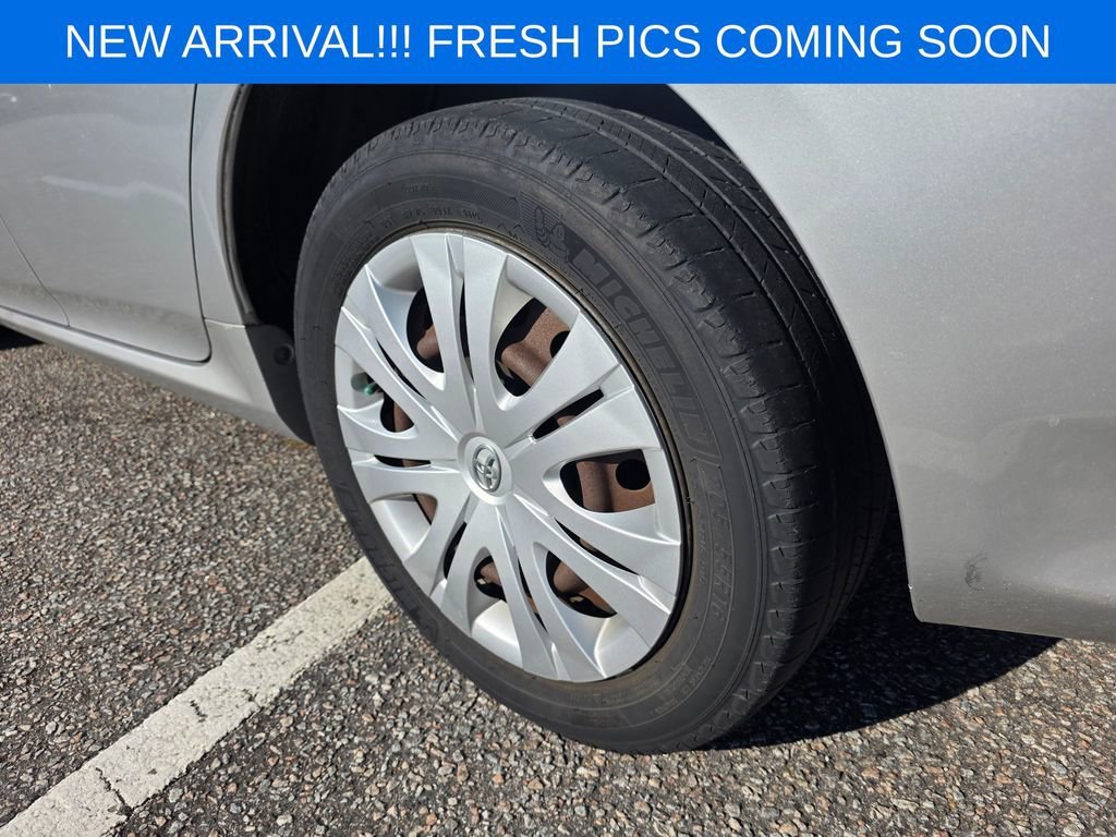 Used 2009  Toyota 4dr Sdn Man (Natl) image 7