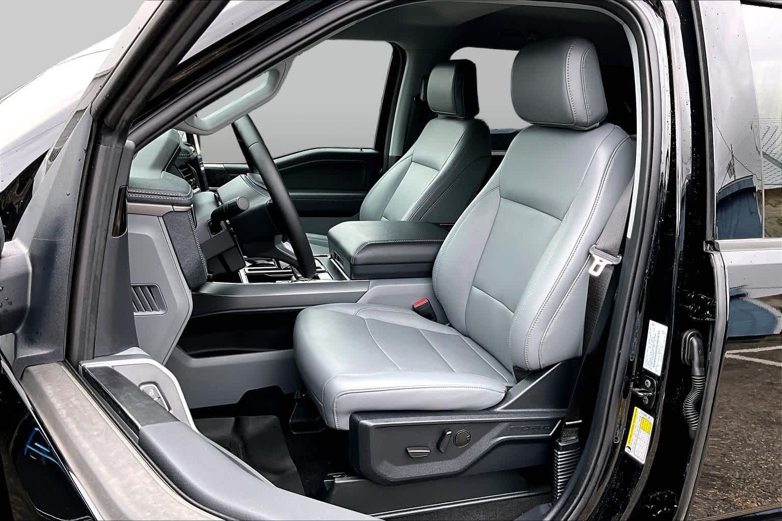 Used 2025 Agate Black Metallic Ford Flash image 7