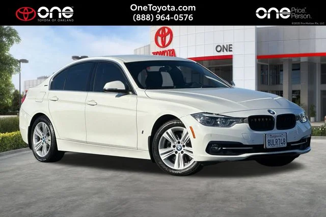2018 BMW 3 Series 330e iPerformance Sedan's photo