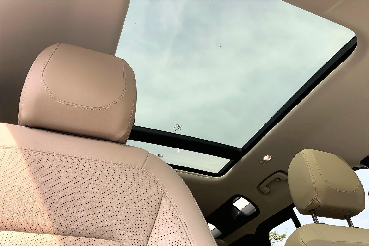 Used 2024 Fuji White Land Rover S image 14