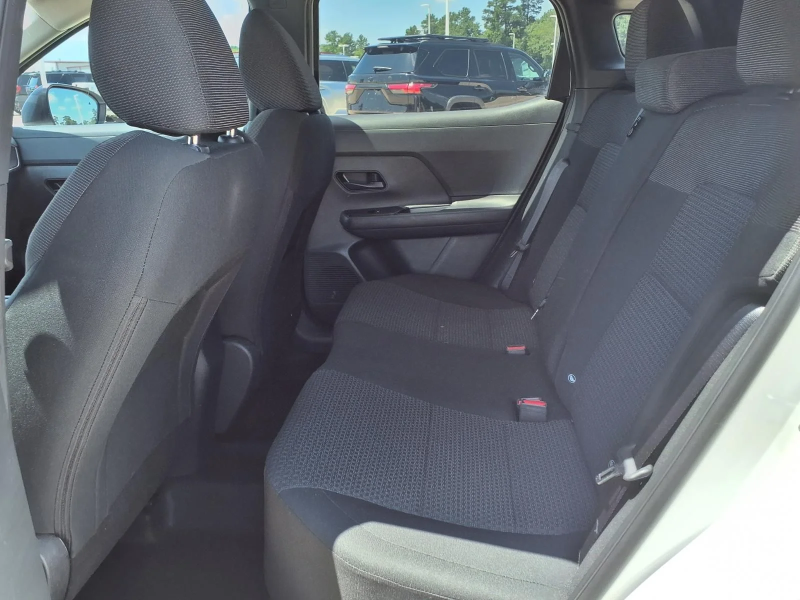 Used 2025 White Nissan S image 18