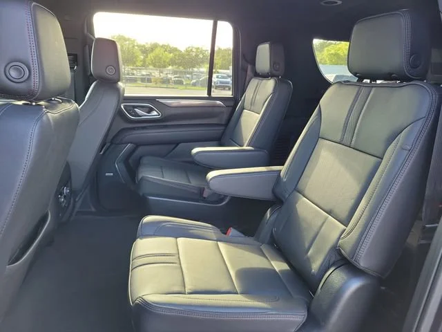 2022 Chevrolet Suburban RST - Photo 11