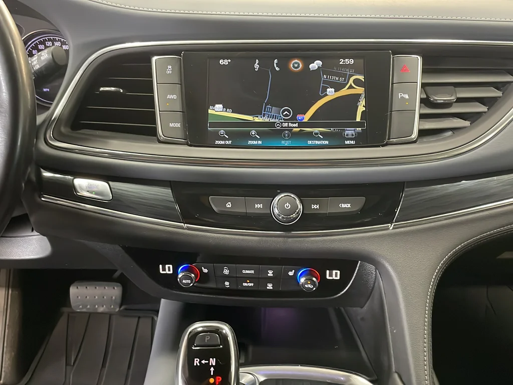 Used 2019 White Buick Essence image 19