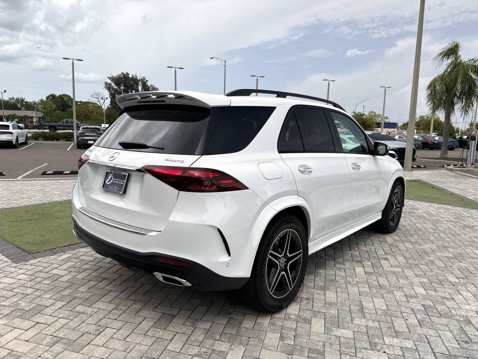 New 2026 Moonlight White Mercedes-Benz 350 4MATIC® SUV image 5