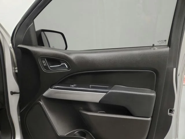 Used 2018 Silver Chevrolet LT image 30