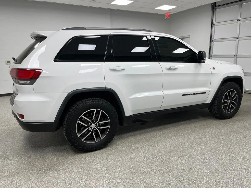 Used 2017 White Jeep Trailhawk image 11