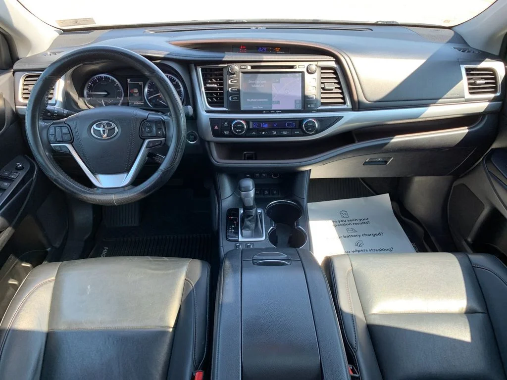 Used 2019 White Toyota XLE image 16