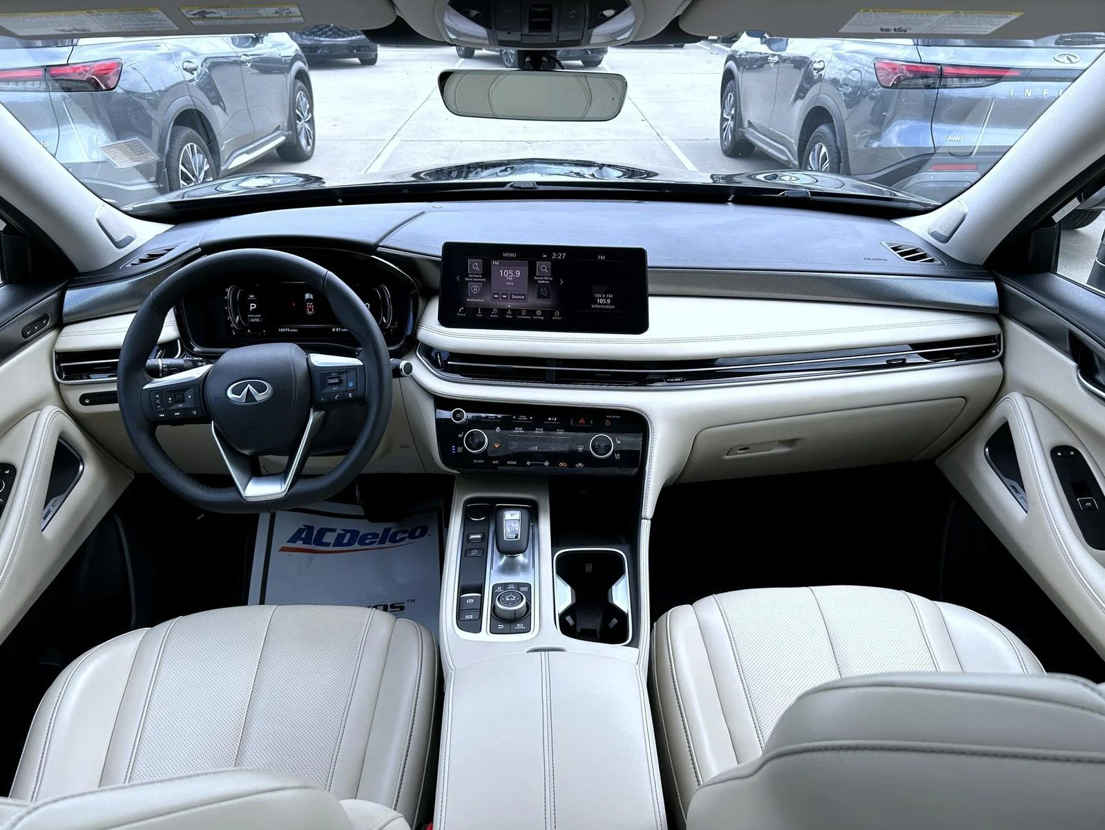 Used 2025 Black INFINITI LUXE image 12