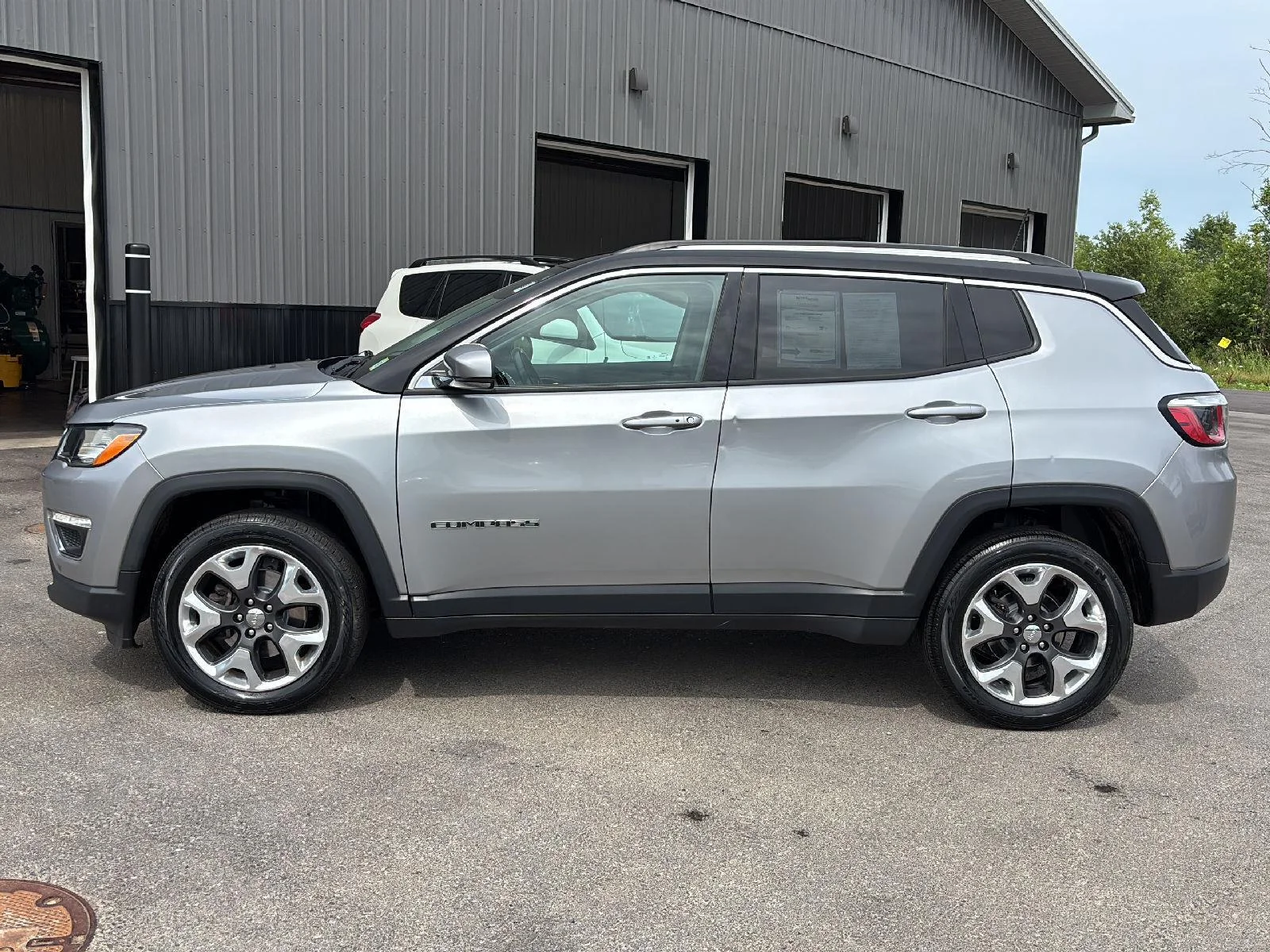 Used 2019 Gy Jeep Limited image 6
